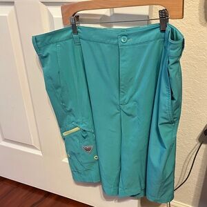 Columbia Teal Cargo Shorts